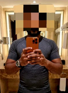 Hi I’m Mark - Male escort in Colombo Photo 3 of 3
