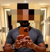 Hi I’m Mark currently in Kandy - Male companion in Colombo