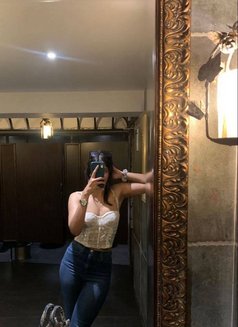 Hi Profile Instagram Models Party Girls - puta in New Delhi Photo 5 of 13