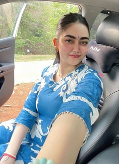 High Profile Escort Available for Incall - puta in Gurgaon Photo 5 of 6