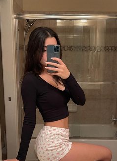 High Profile Escort Available - puta in Kathmandu Photo 1 of 4