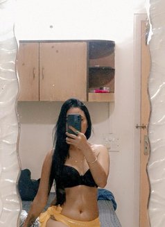 High Profile Indian Model Reena - escort in Singapore Photo 5 of 7