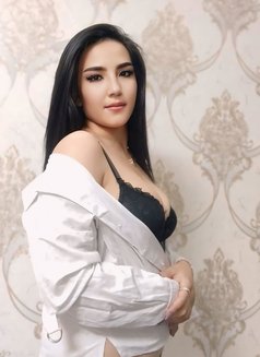 High Profile Indian & Russian Available - puta in Gurgaon Photo 1 of 3