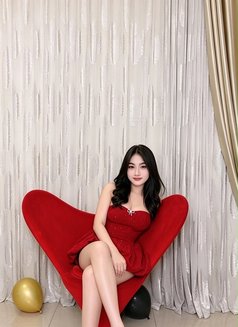 Lauraa - escort in Medan Photo 4 of 8