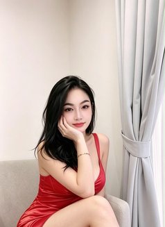 Lauraa - escort in Medan Photo 5 of 8