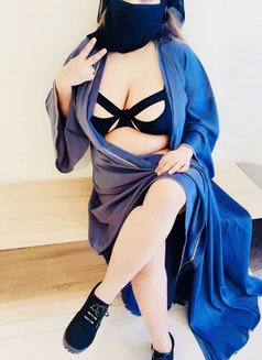Hijabi queen now offers video recording - escort in Dubai Photo 8 of 13