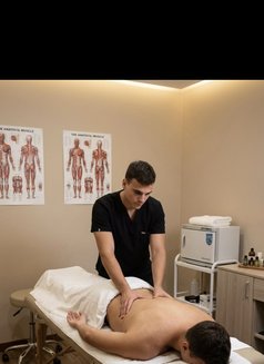 Hikita - masseur in Athens Photo 2 of 7
