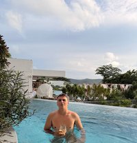 Hikita - masseur in Athens