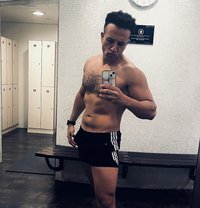 Hikk - Acompañantes masculino in Abu Dhabi