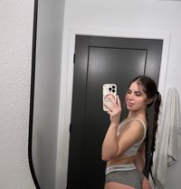 Hilary - escort in Berlin Photo 1 of 3