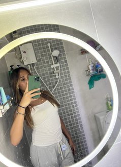 Hilary Kate - escort in Manila Photo 1 of 3