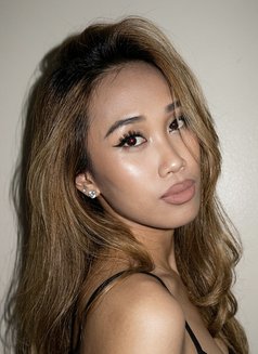 Hilary Kate - escort in Manila Photo 2 of 3