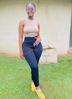 Salma ❤ Sexy in and outcall - escort in Nairobi Photo 5 of 6