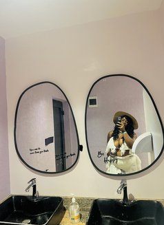 Hilda - escort in Guangzhou Photo 1 of 1