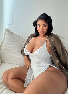 Hilda - escort in Guangzhou Photo 3 of 3