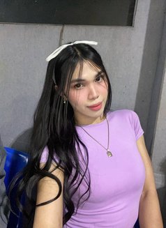 Hillary - Acompañantes transexual in Manila Photo 1 of 4
