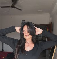 Himani - escort in Kochi