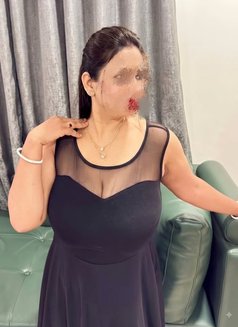 Himani Joshi Escort Service 24 Hours - puta in Kochi Photo 2 of 2