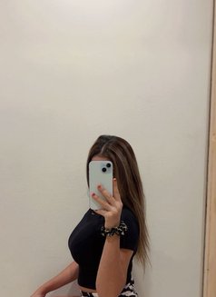 Himanshi - escort in Mumbai Photo 1 of 1