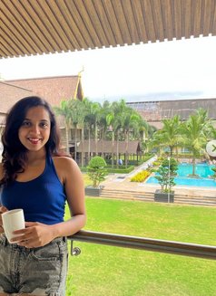 Himanshi Independent Girl - escort in Bangalore Photo 6 of 11