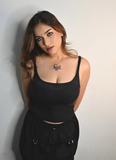 Himanshi - escort in Chennai Photo 1 of 3