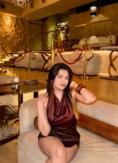 Himanshi - escort in Pune Photo 1 of 3