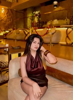 Himanshi - escort in Pune Photo 2 of 3