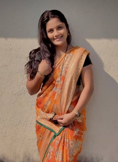 Himanshi - escort in Mumbai Photo 1 of 3
