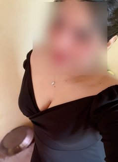 Himanshi - escort in New Delhi Photo 1 of 4