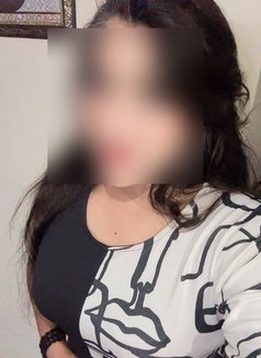 Himanshi - escort in New Delhi Photo 3 of 4