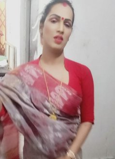 Himanshi - Transsexual escort in Jaipur Photo 6 of 17