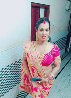 Himanshi - Transsexual escort in Jaipur Photo 8 of 17
