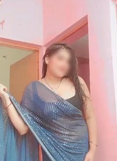 Himanshi - escort in Noida Photo 2 of 4