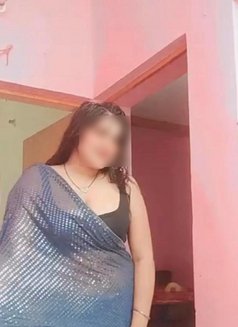 Himanshi - escort in Noida Photo 3 of 4