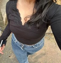 Himanshi - escort in Noida