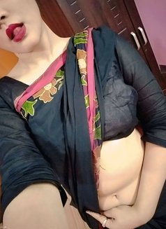 Himanshi Sharma - puta in Agra Photo 1 of 2
