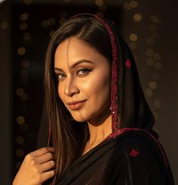 Hina Me Staying South Delhi - escort in New Delhi