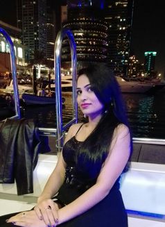 Hina Vip Escort - puta in Dubai Photo 2 of 4