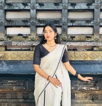 Hinal - escort in Kochi