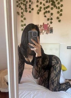 Hinda - masseuse in Hiroshima Photo 2 of 3