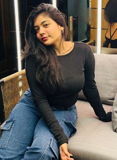 Hinnu - escort in Mumbai Photo 2 of 3