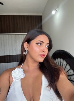 Hiral - puta in Pune Photo 1 of 3
