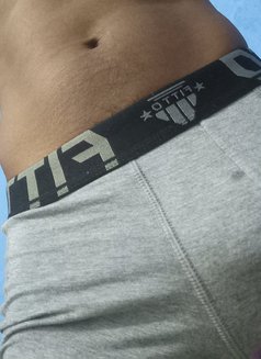 Hiru - Acompañantes masculino in Colombo Photo 2 of 3