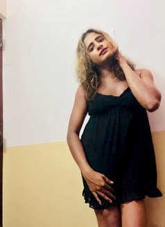 Hirusexy - Acompañantes transexual in Colombo Photo 1 of 2