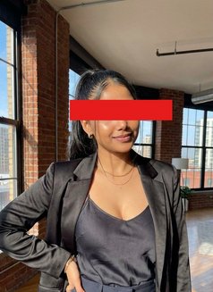 Hirusha - escort in Colombo Photo 1 of 2