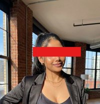 Hirusha - escort in Colombo