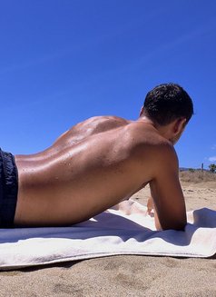 Hispanic53 - Male escort in Dubai Photo 5 of 8