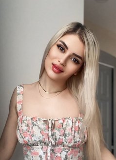 Hiva - escort in Muscat Photo 2 of 5