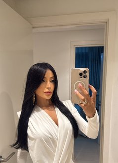 Hloe - escort in Dubai Photo 6 of 10