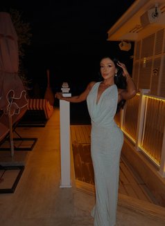 Hloe - escort in Dubai Photo 8 of 10